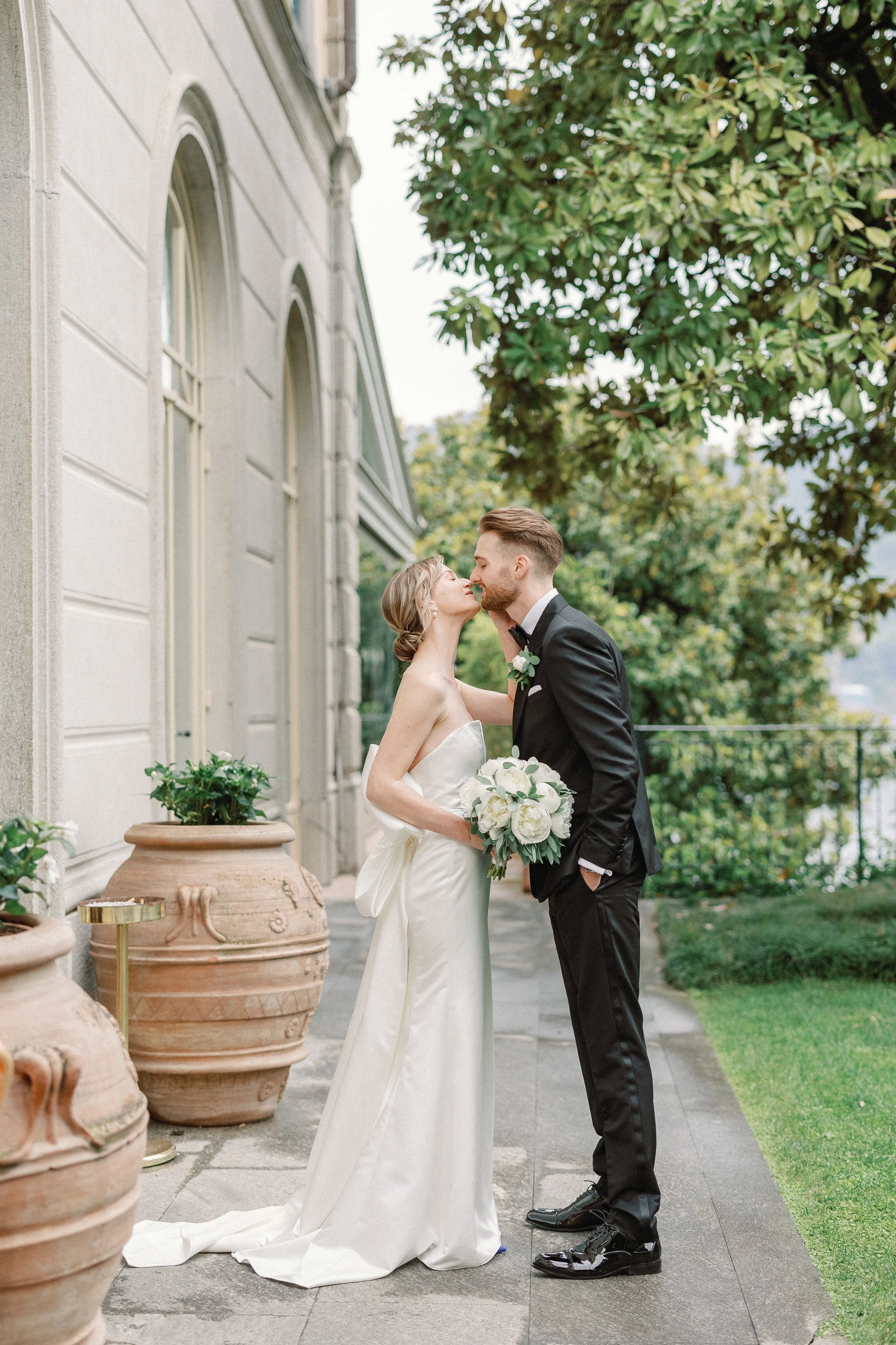 Stylish elopement lake Como S&B.jpg