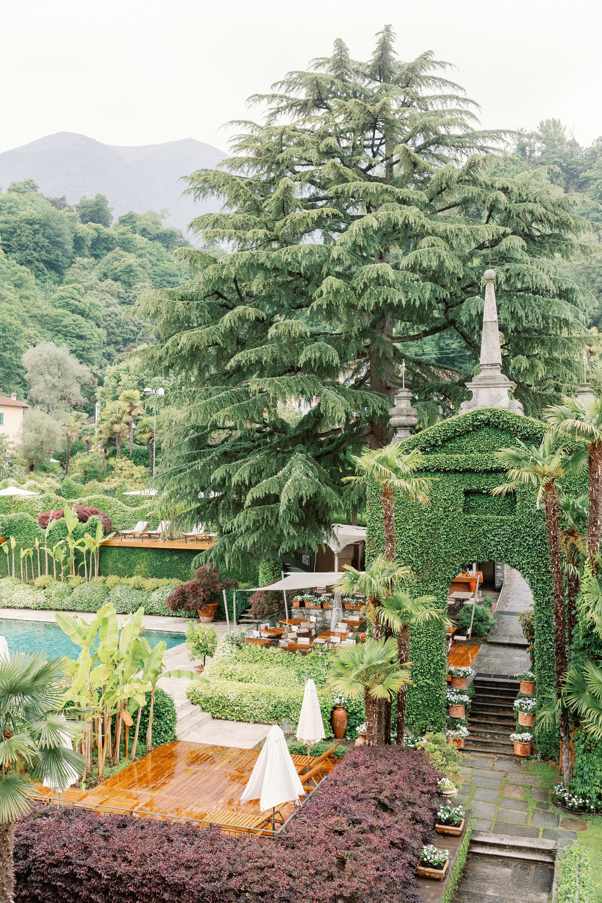 Stylish elopement lake Como S&B.jpg