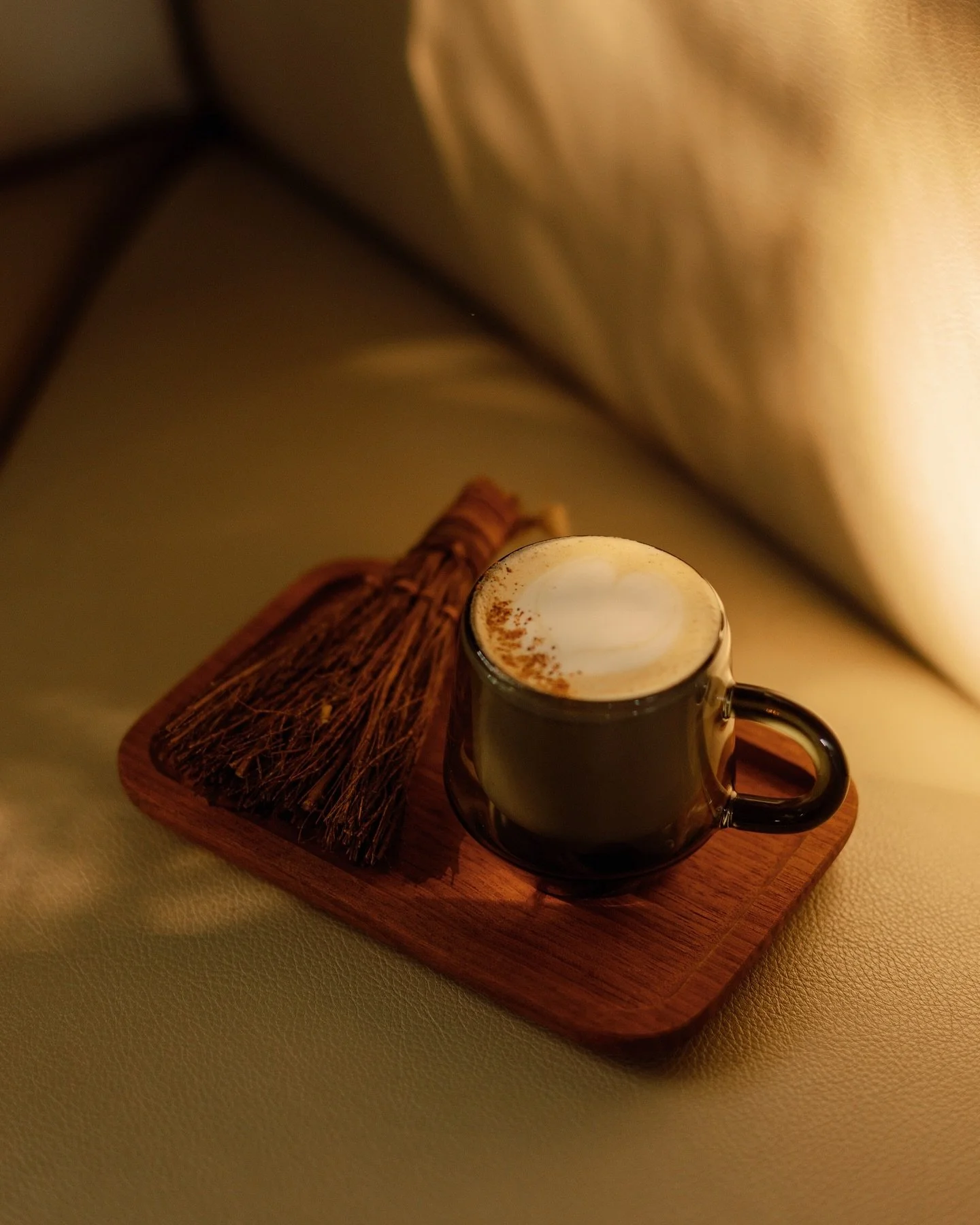 How are y’all liking our fall menu so far? ππ
This weeks spotlight is the Autumn Fog βοΈβ¨Our cozy twist on a London Fog: Earl Grey tea, steamed milk, clove, and nutmeg. Basically, a hug in a mug. π«
Come warm up with one at ASE this weekend!