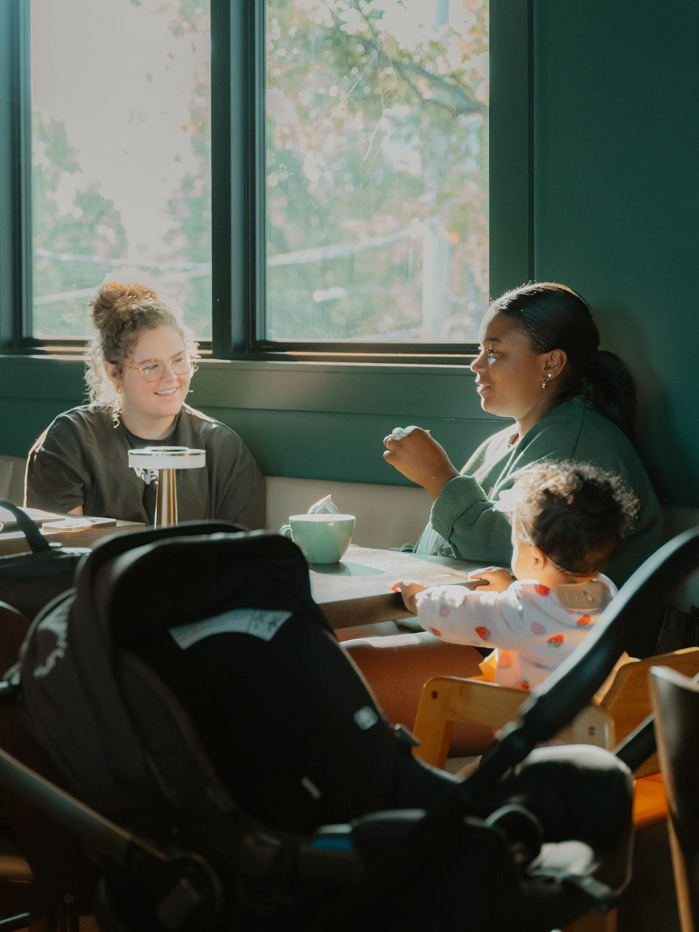 It’s Saturday and we’re rolling
all day long, open ‘til 9PM! π
Kick off your morning with a latte + a breakfast burrito βπ― Drop in for good convo and pastries π₯ Or swing by tonight for cozy cocktails + good vibes by the fire π₯?