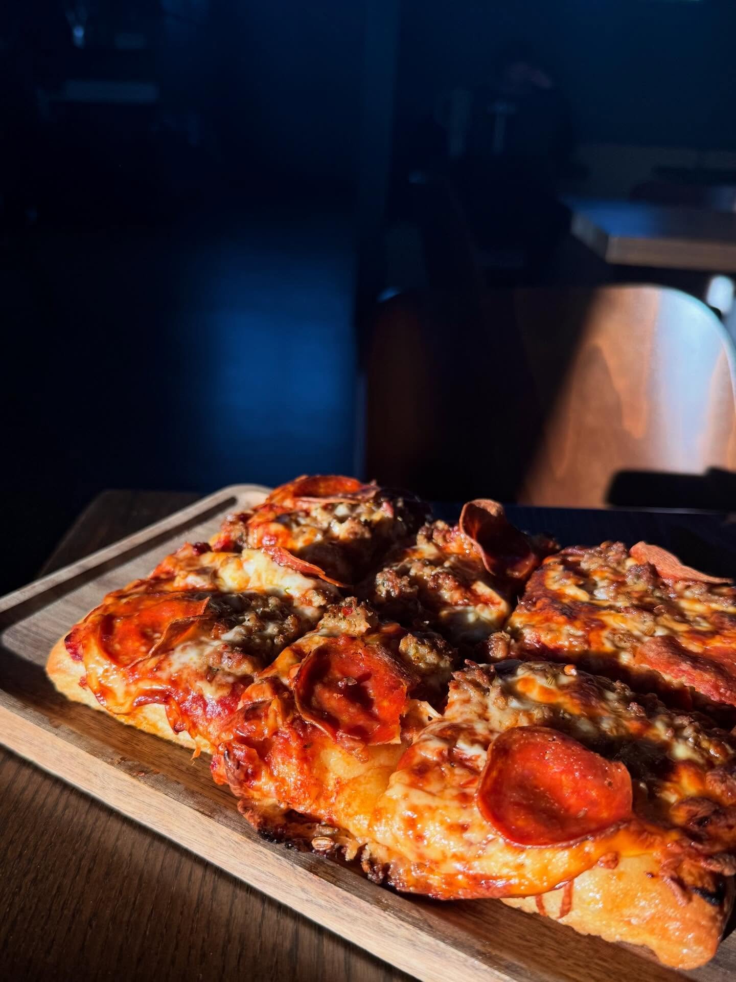 New year, new pizza menu! 👀 Join us for our soft launch this evening and Saturday from 4-9pm. Be one of the first to try our Detroit-style personal pizzas (while supplies last!) and pair it with your fave cocktail! 👋🏽