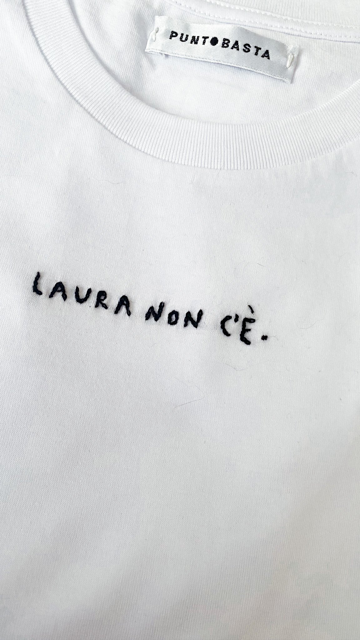 Tshirt Laura non c'è, punto _ detalle .jpg