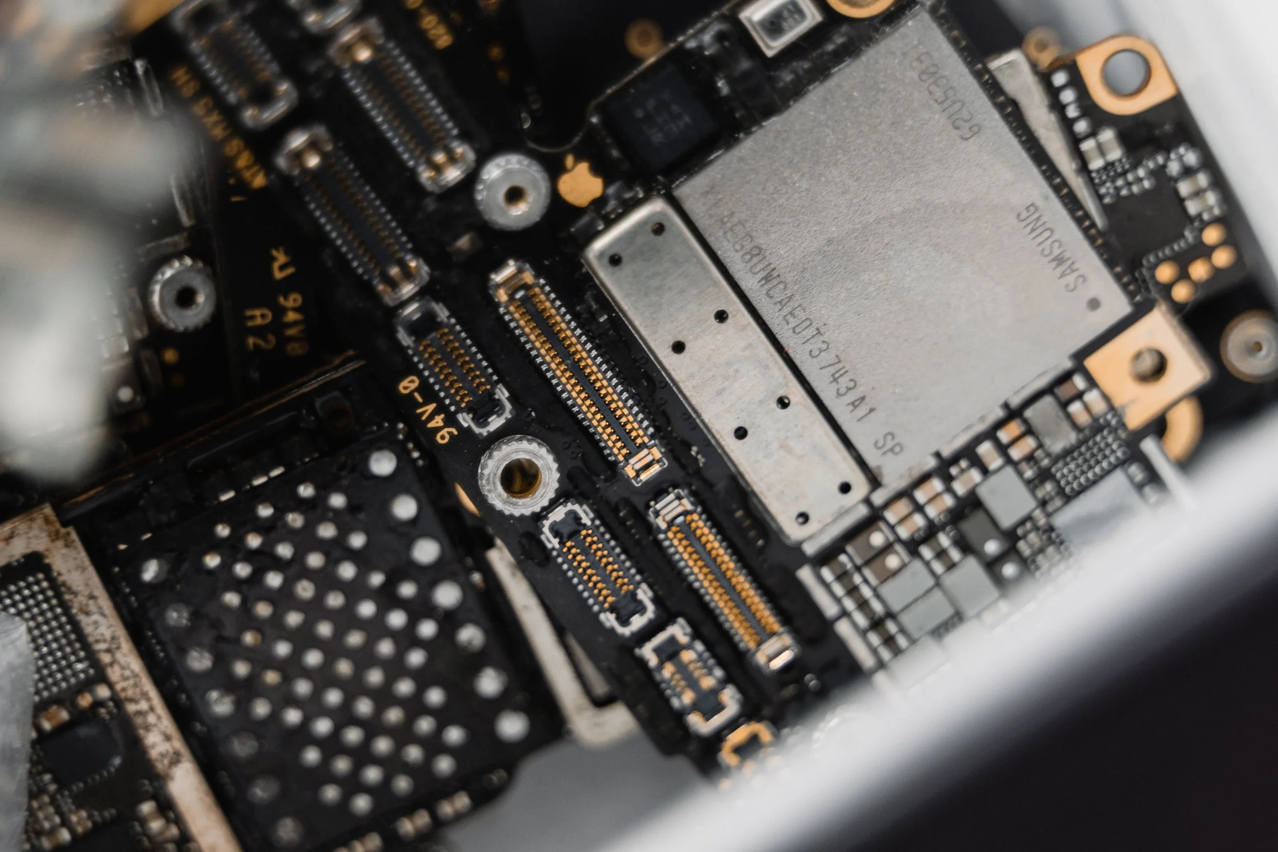 The Role of Tool Hookup in Advancing Semiconductor Technology