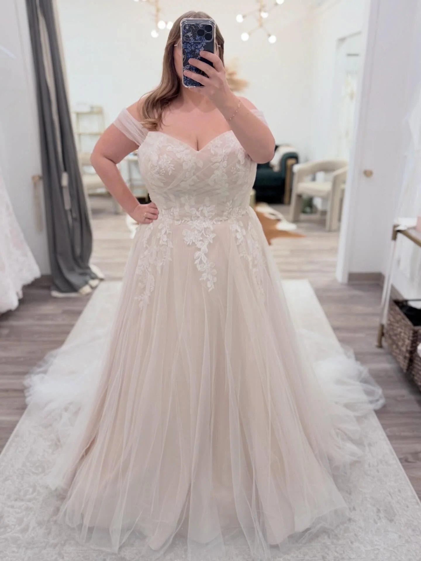 Soft tulle. Delicate lace. A whole lot of confidence 🤍✨

#selfiesunday #curvebysomethingblue 

Wedding Gown &bull; Romantic A-line Gown &bull; Dress Shopping &bull; Plus Size Bridal &bull; Plus Size Wedding Gowns &bull; Selfie Sunday