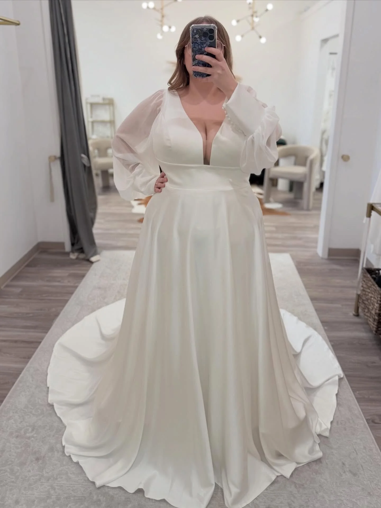 Channel your inner Stevie with this week&rsquo;s #selfiesunday! ✌🏼 We love the 70s vibes of this flowy, classic gown!

#curvebysomethingblue 

Wedding Dress &bull; Wedding Dress Shopping &bull; 70s Inspired Wedding &bull; Curvy Bride &bull; Plus Siz