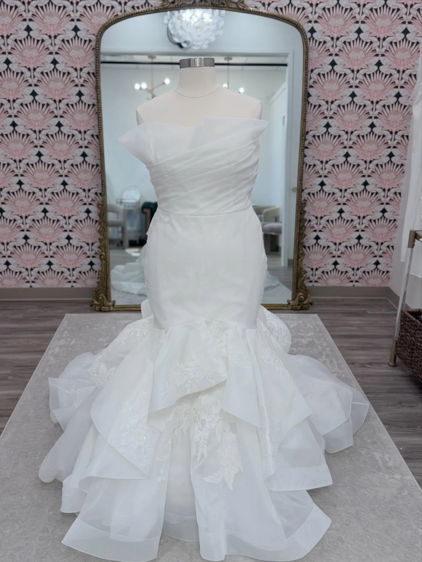 It&rsquo;s giving diva in the best possible way✨💅🏼

With its fitted silhouette, fun layered flare at the bottom of the skirt and dramatic pleating along the neckline, this gorgeous gown is a showstopper down the aisle! Try her on in a size 22 and o