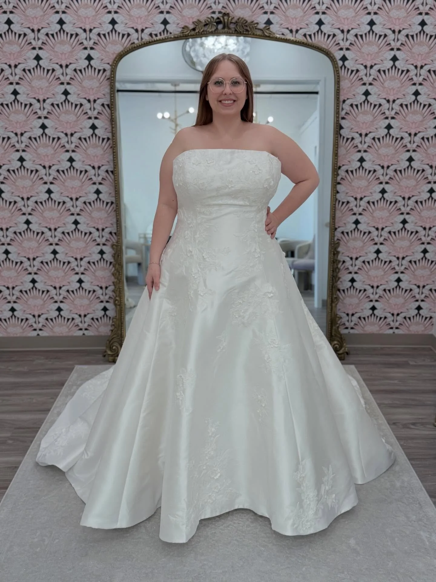 Show off those curves in this stunning @essenseofaustralia gown! 🤍✨

#tryontuesday #curvebysomethingblue 

wedding gowns &bull; plus size bridal &bull; plus size wedding dresses &bull; wedding dress shopping &bull; curvy bride