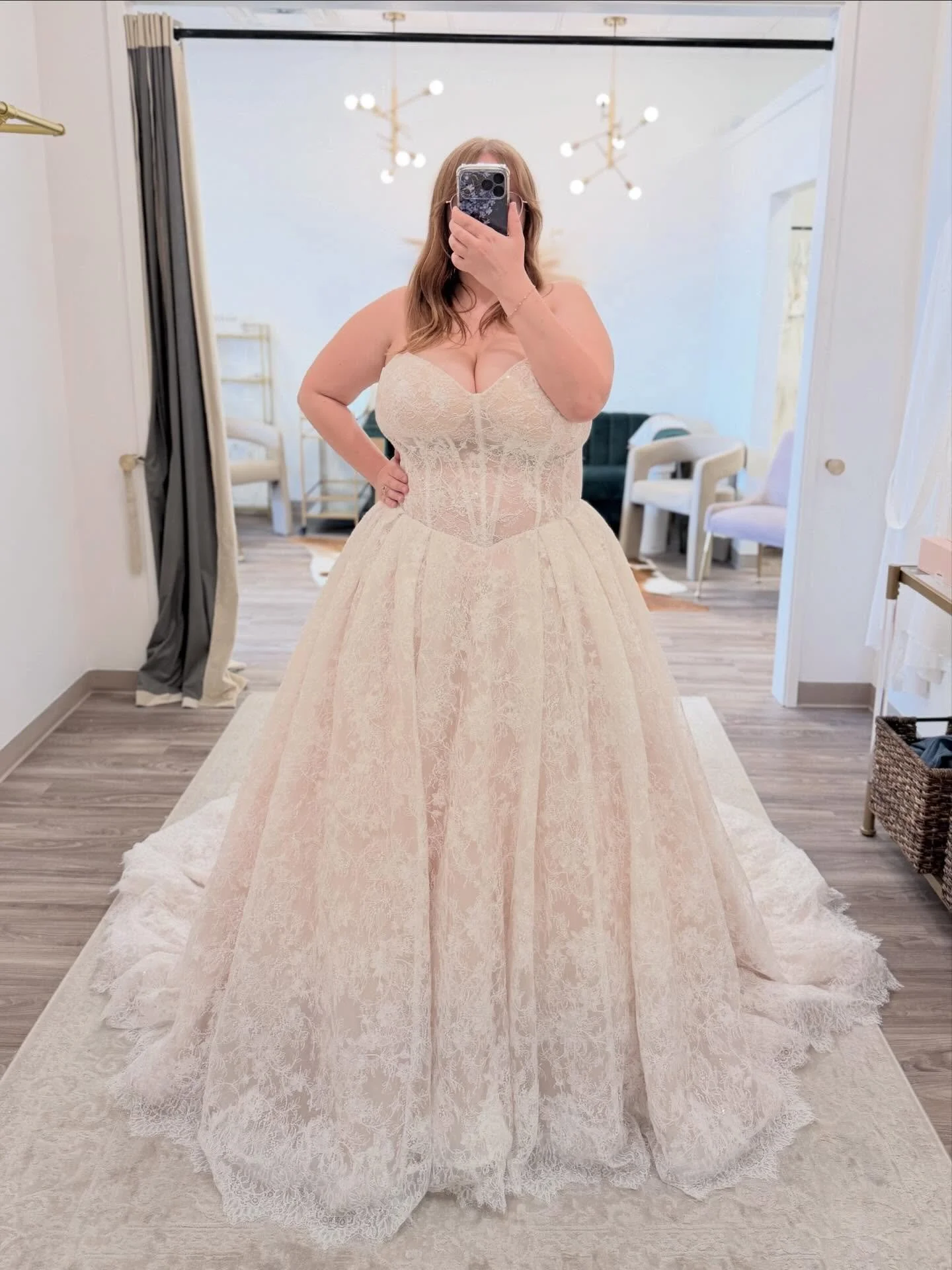 Lace &amp; sparkle is always a good combo ✨

Designer: @allurebridals 

#selfiesunday #curvebysomethingblue 

wedding dress shopping &bull; lace ballgowns &bull; plus size bridal &bull; plus size wedding dresses &bull; curvy bride