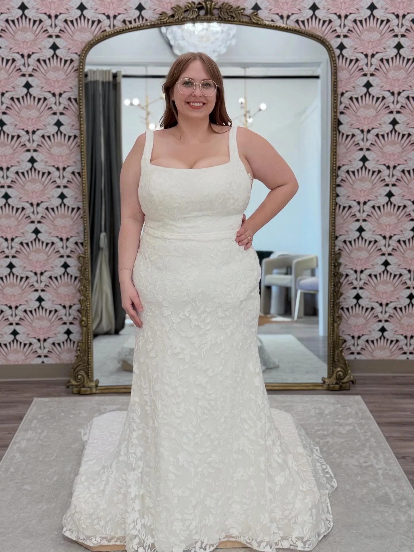 Fitted &amp; flirty ✨

Leafy lace is the main character in this stunning @missstellayork gown! 🍃 

#tryontuesday #curvebysomethingblue 

wedding dress shopping &bull; plus size bridal &bull; plus size wedding gowns &bull; curvy bride &bull; size inc