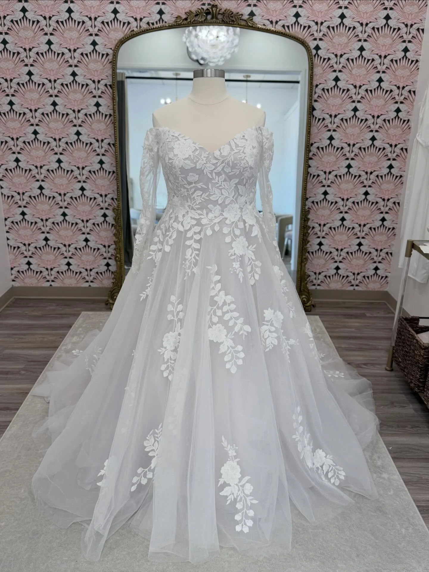 Serving off-the-shoulder in the most romantic way 🤍

This week&rsquo;s #weddinggownwednesday dress is the perfect amount of floaty in the skirt with scattered lace throughout!✨

#weddinggownwednesday #curvebysomethingblue 

wedding dress shopping &b