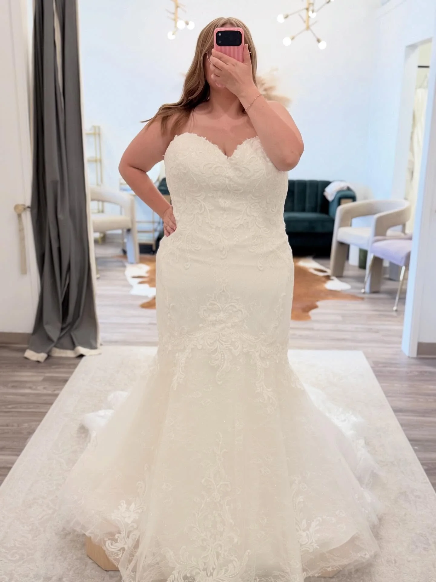 We&rsquo;ll just be over here daydreaming about this stunning gown✨💭

#selfiesunday #curvebysomethingblue 

wedding dresses &bull; selfie sunday &bull; plus size wedding dresses &bull; plus size bridal &bull; curvy bride