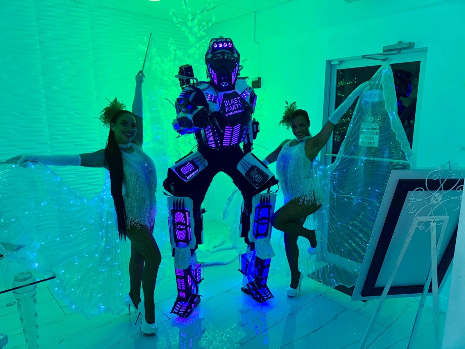 Dancers hora loca Miami.jpg