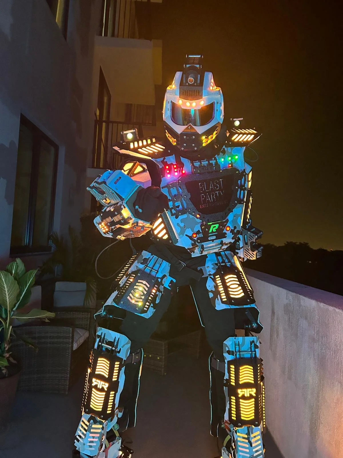 LED robot transf.jpg