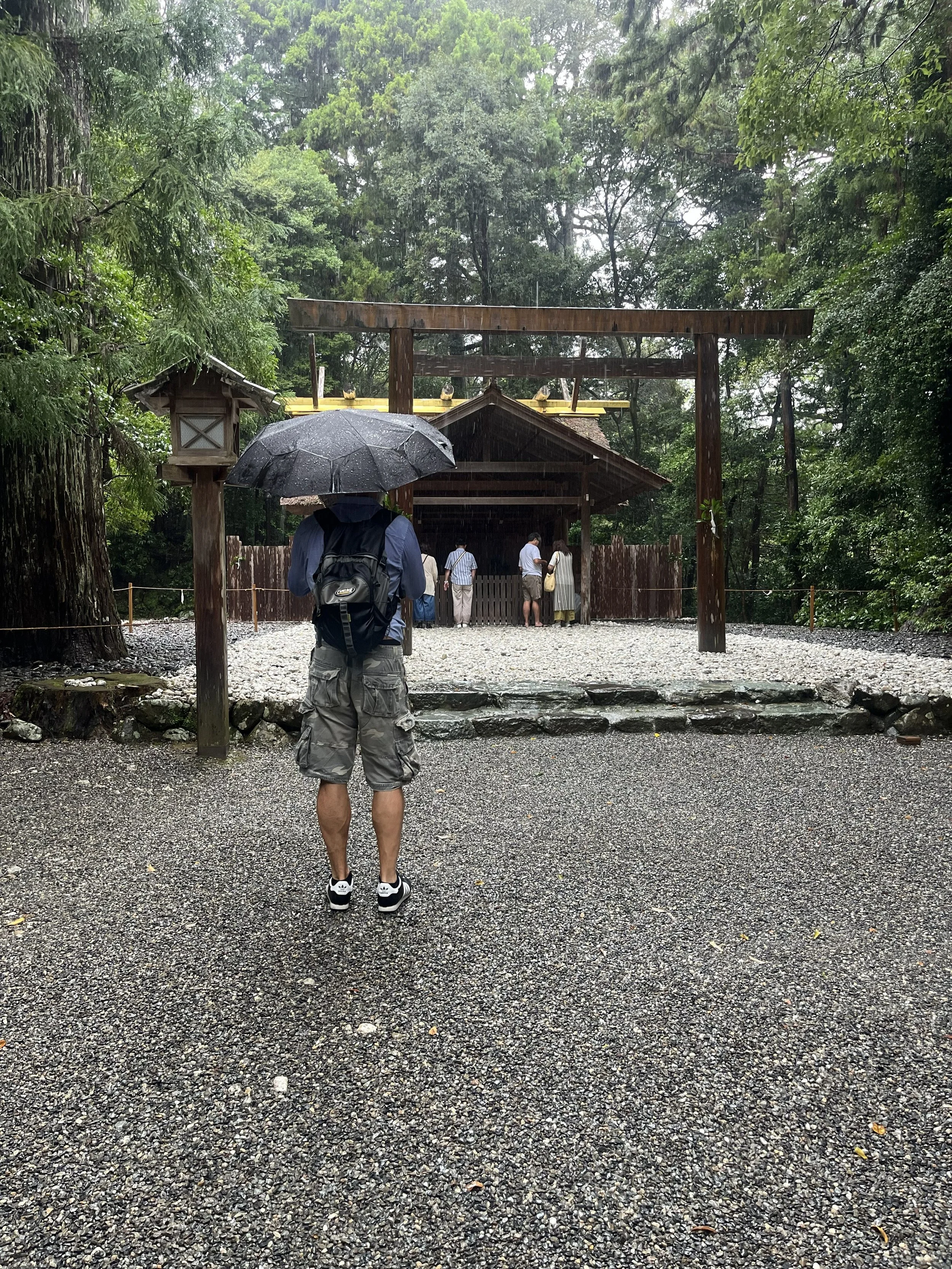 ani tajfun nás nezastavil před návštěvou svatyně v Ise, nejstarší svatyní v Japonsku