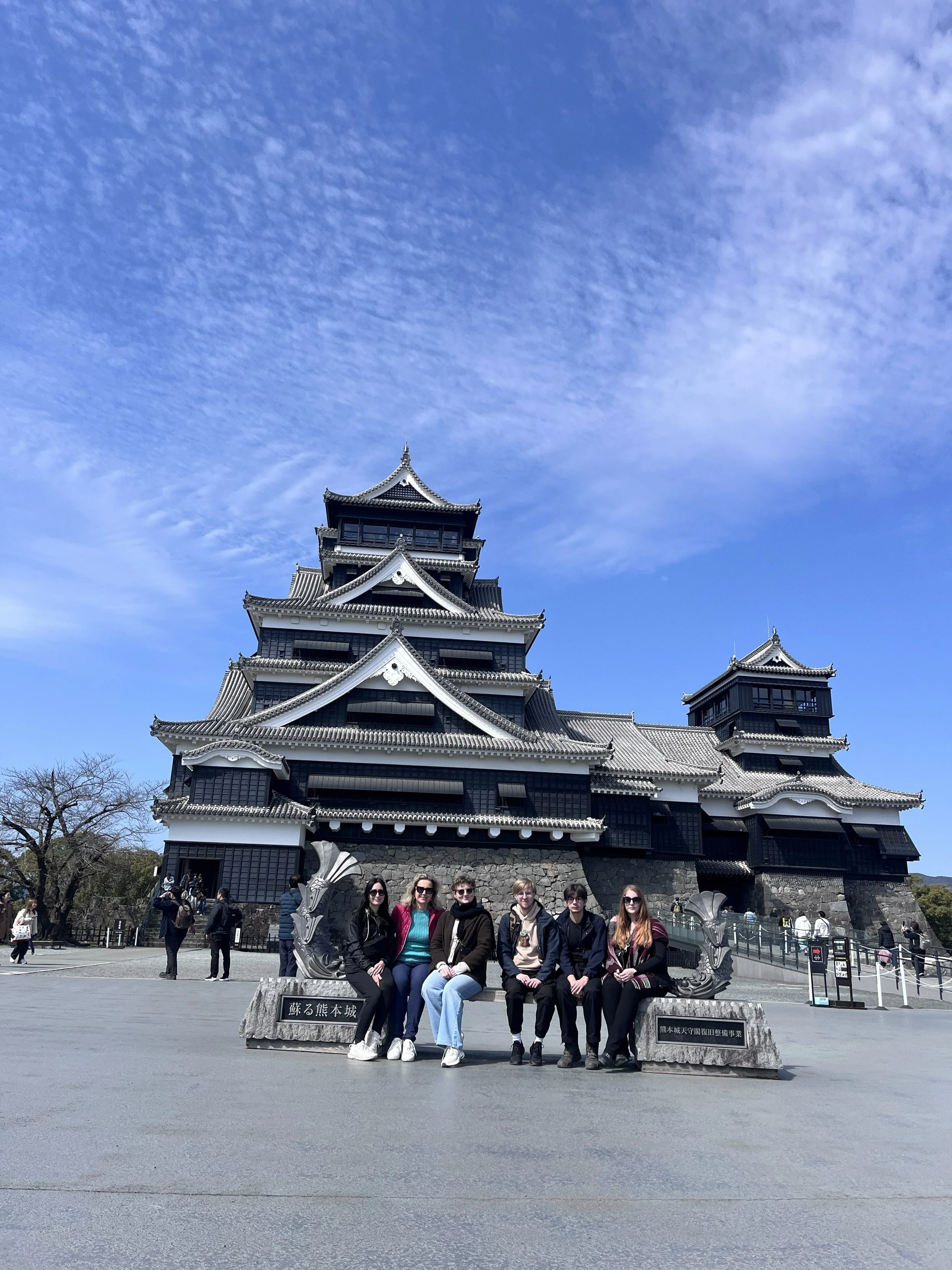 ikonický černý hrad Kumamoto