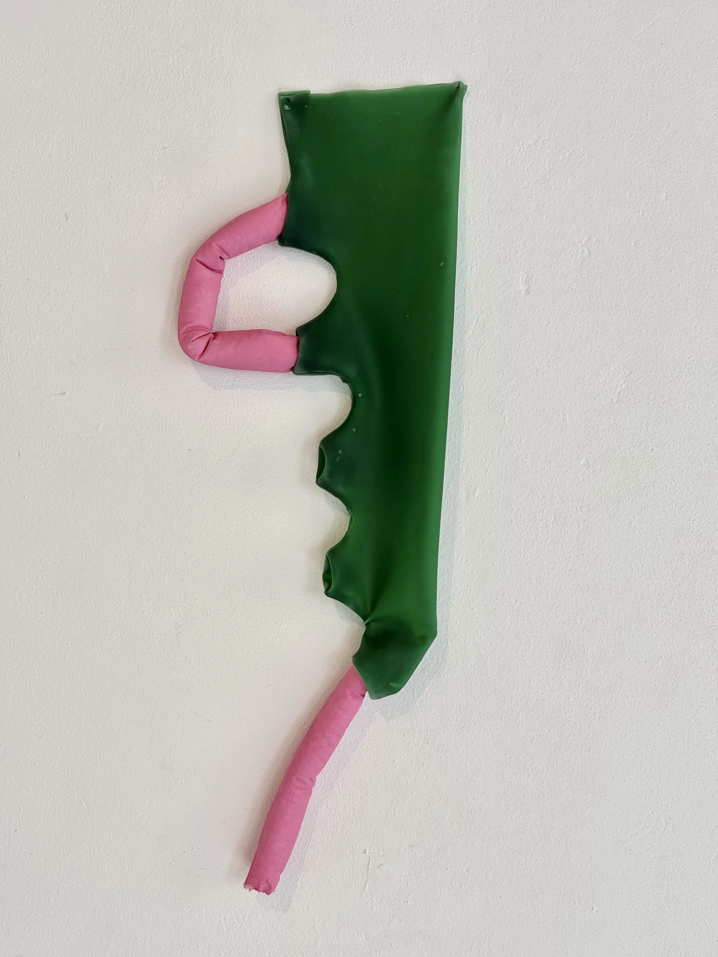 Latex, pigment, fabric and acrilic paint
26x68