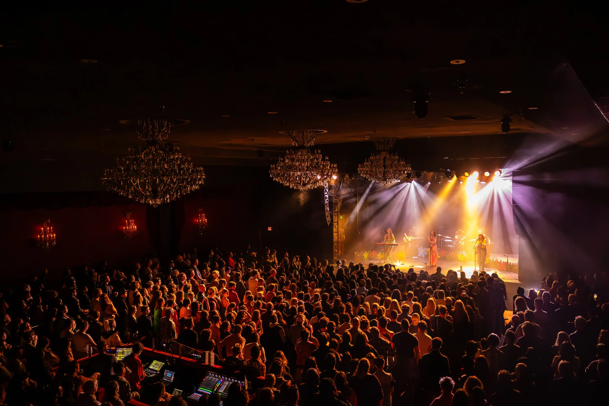 Trousdale_3-02-24_El Rey-Debi Del Grande-16.jpg