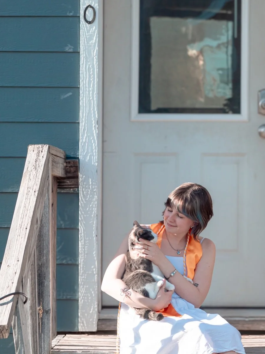 Of course, had to get some pictures with maple 😽 #seniorseason #gradphotos #seniorphotos #photography #cats_of_instagram