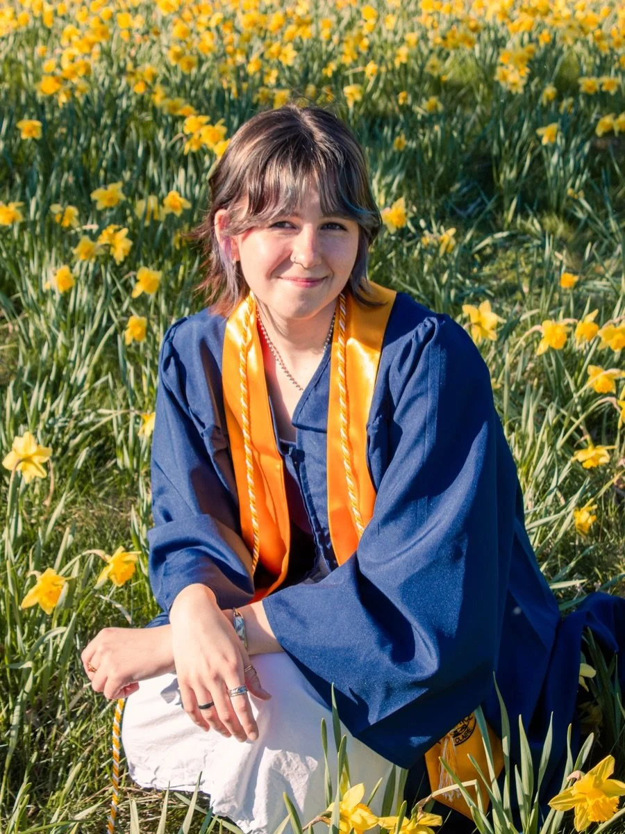 More gorgeous pictures of gorgeous Michelle!! 🌼💐 #gradphotos #graduation #senior #uwec #universityofwisconsineauclsire