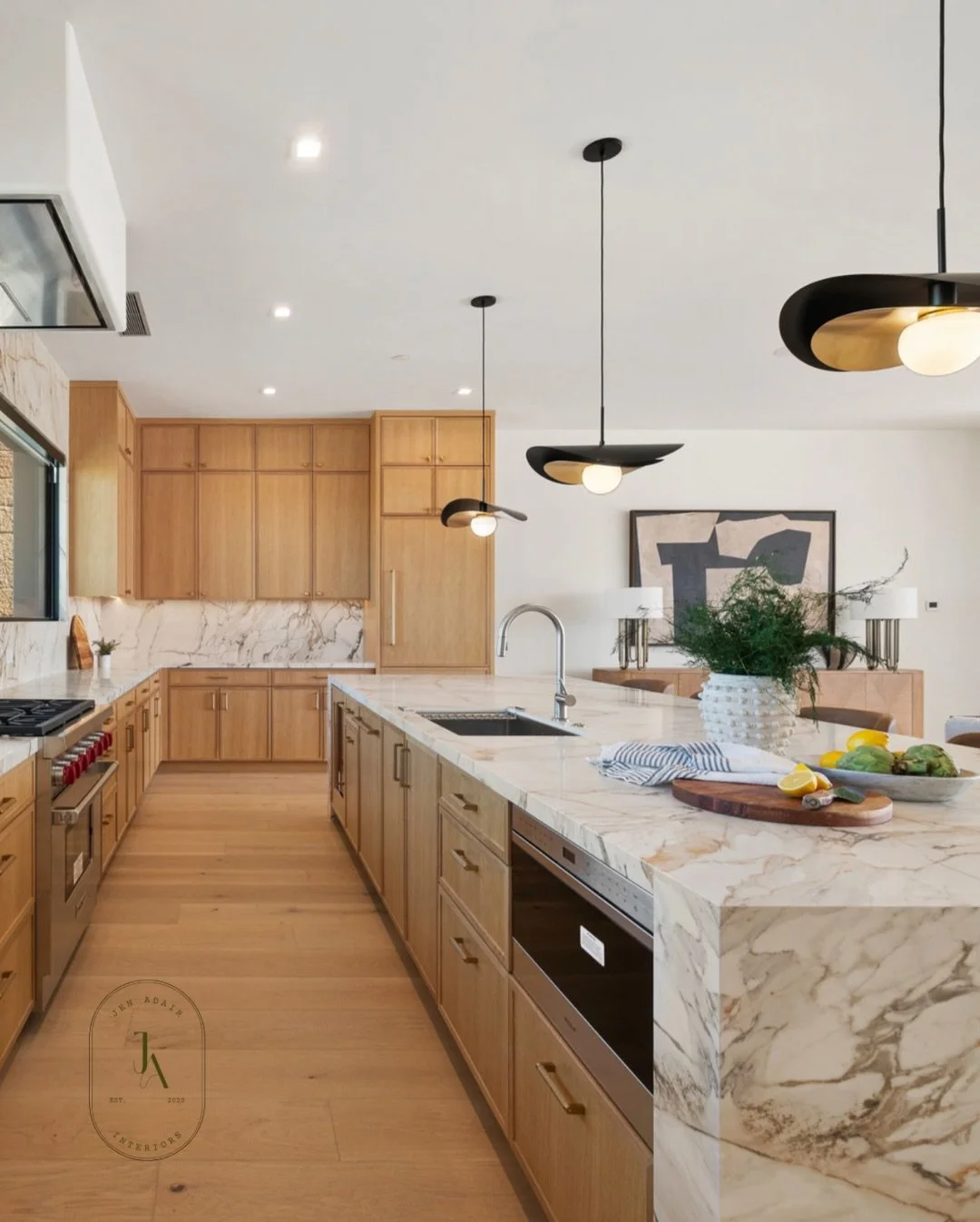 We finally finished this spec home @thethermalclub and we couldn&rsquo;t be happier! It&rsquo;s always a pleasure working with these builders and trades at the track! 🤌🤌
.
.
.
#jenadairinteriors #interiors #interiordesign #home #luxury