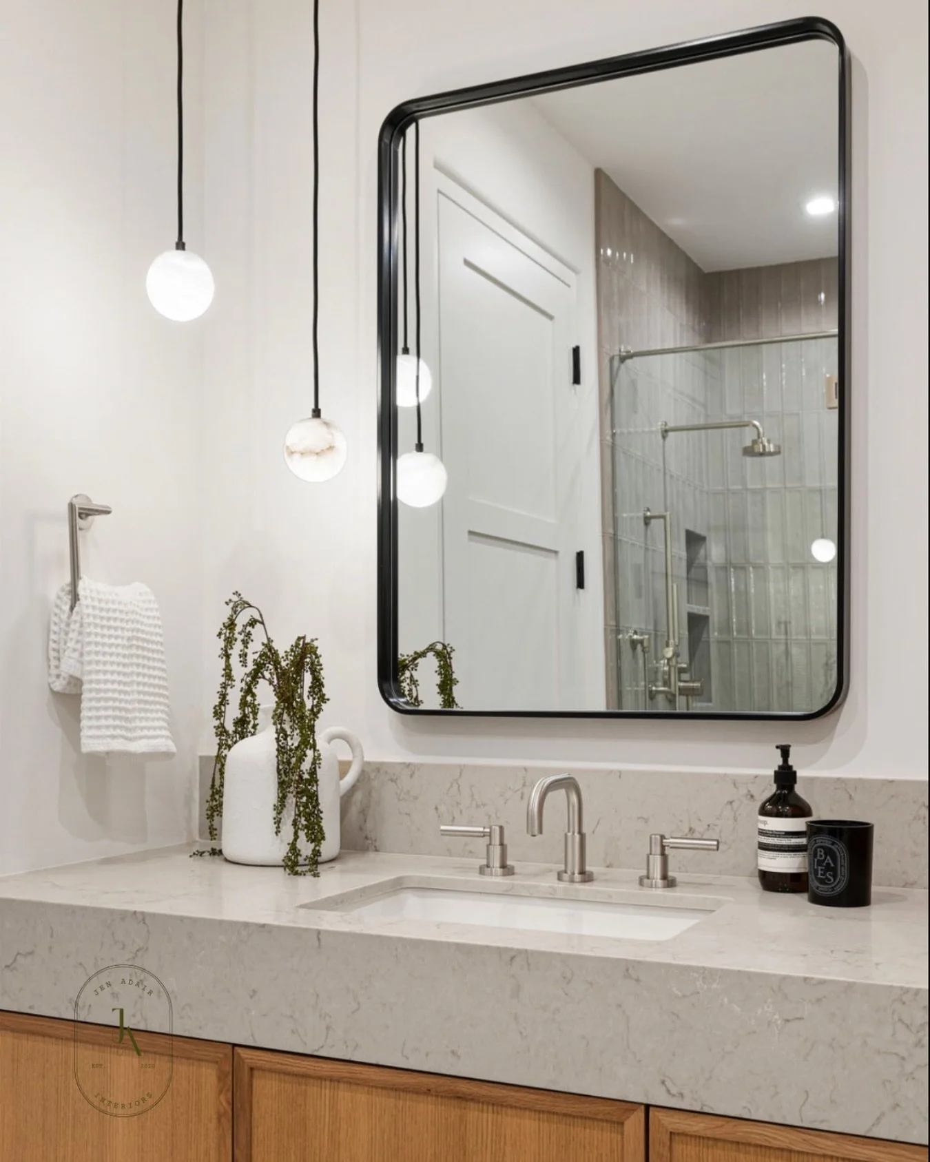 Soft, sculptural, and quiet luxe 🤍
Where calm meets craftsmanship. 
Organic textures, warm tones, zero noise.
.
.
.
#jenadairinteriors #interior #home #luxurylifestyle #interiordesigns