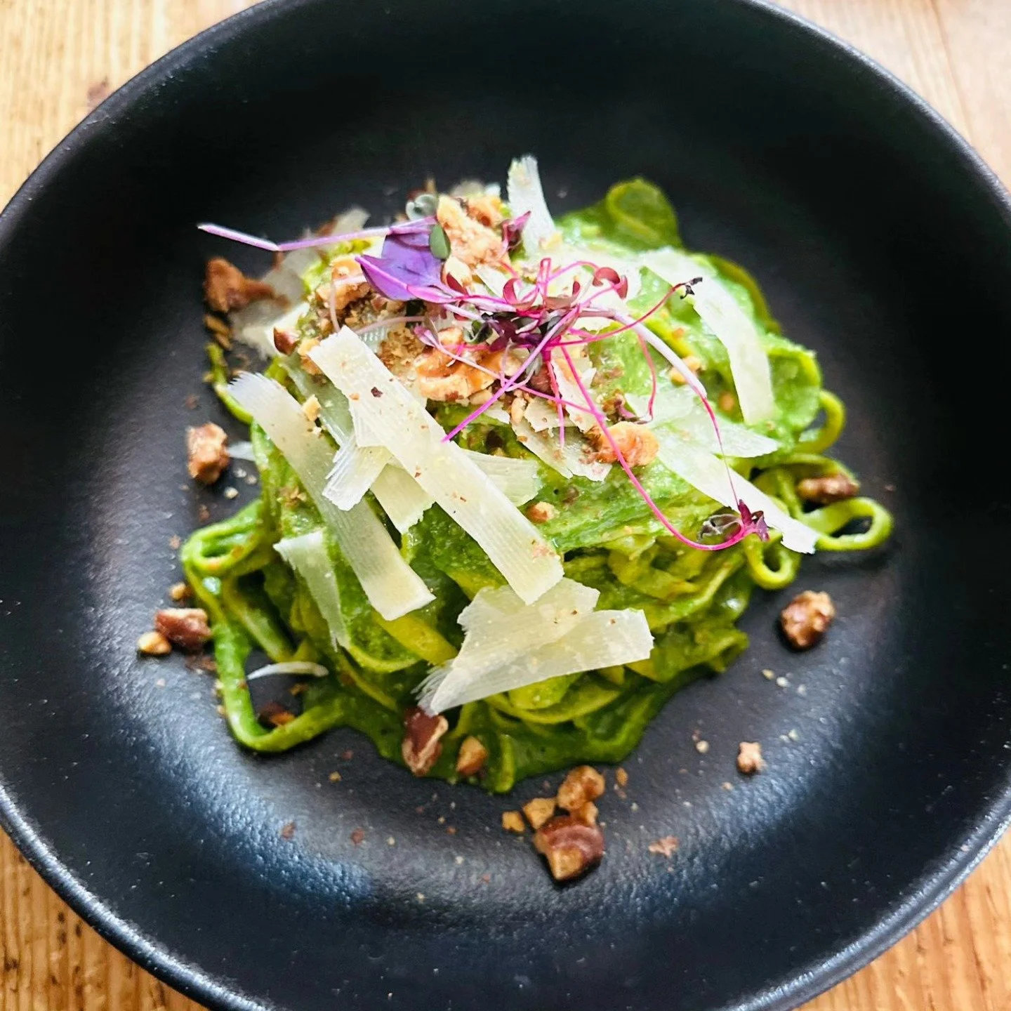 Come on down and try our brand new special! Wild ramp season is here (finally) and we have a wild ramp, walnut, and Parmigiano pesto tonight! Sustainably sourced from Vermont, these ramps are  fresh, bright, and perfect for Spring. Buon appetito! 

#