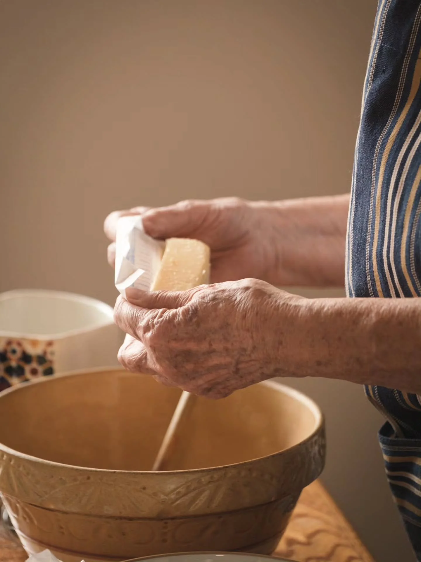 Thinking about textures of home brings me back to baking with my grandma. The beautiful texture of her hands as she mixes cookies or brownies will always be a lasting memory! 

The @foodartproject textures of home challenge brings back so much nostal
