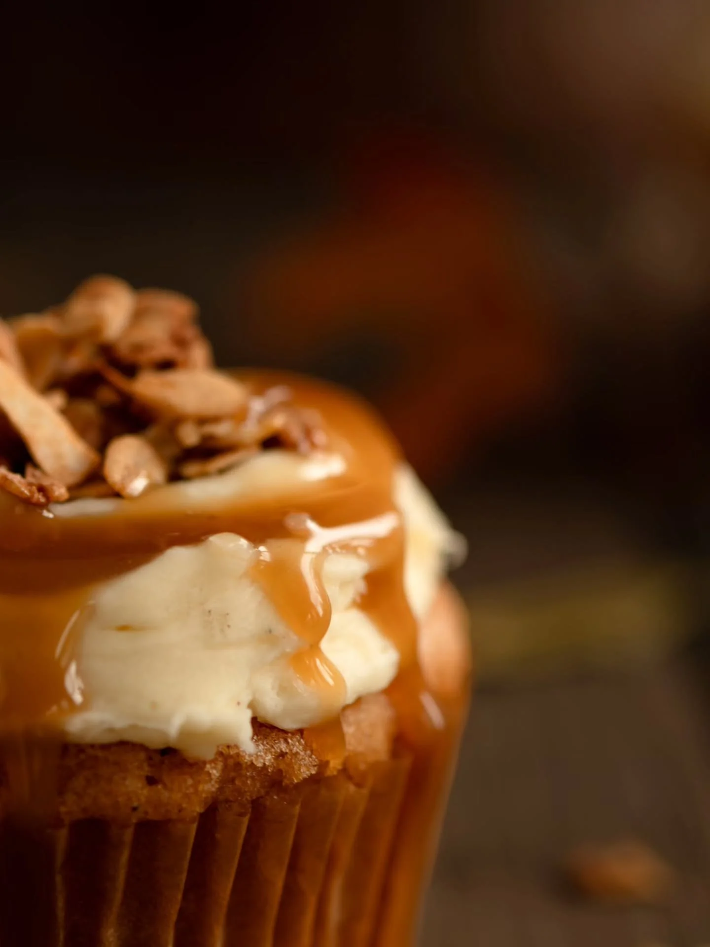 Sometimes making everything from scratch isn't possible, and I am 100% onboard with semi-homemade desserts. These cupcakes I made with @pamelasproducts white cake mix and added diced apples and @soul.chai masala chai powder. I topped them with a vani