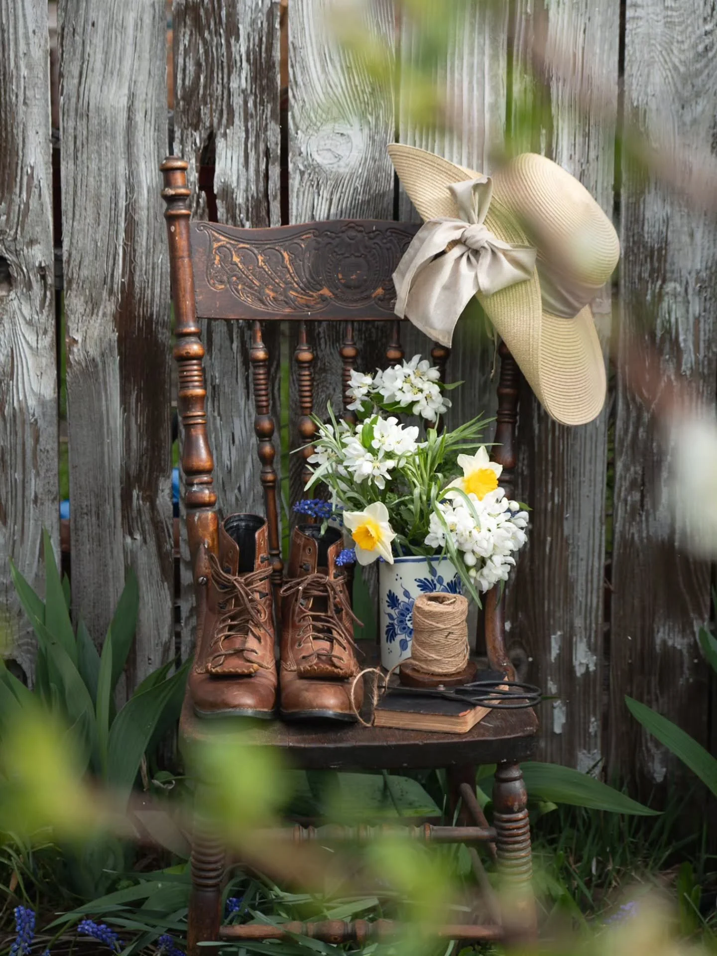 Happy May Day! Spring has been so refreshing after a rather drab winter. The smells, colors, and textures have come back to life in our town! I decided to put together a little scene the other day to bring some ideas to life. Sometimes a simple littl