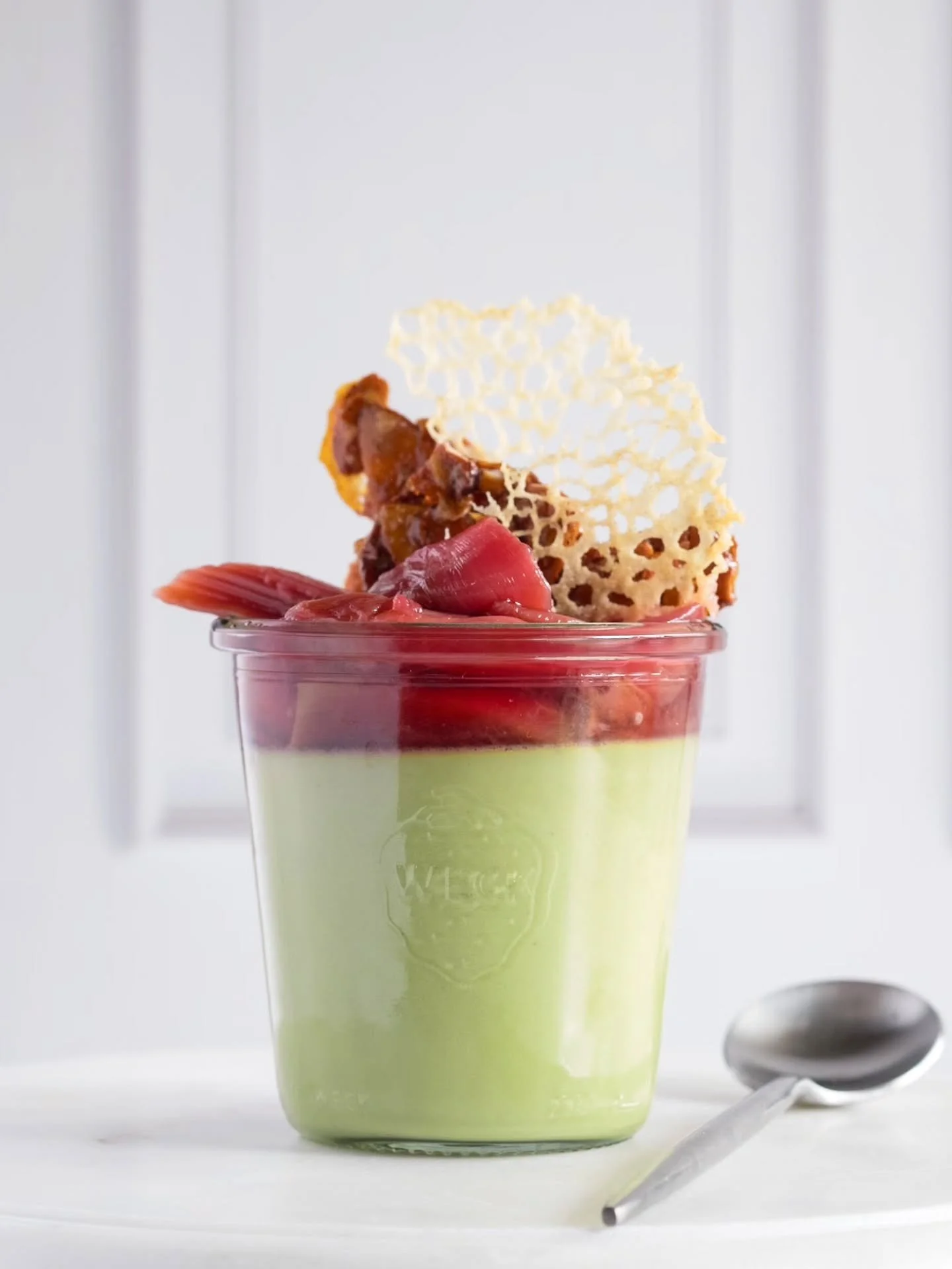 Rhubarb is soooooo yummy and it's probably one of my favorite flavors! This panna cotta is creamy, earthy, sweet, tart and crunchy! Oddly it is both gluten and dairy-free. I know what you&rsquo;re thinking, how can it taste nearly as good without
da