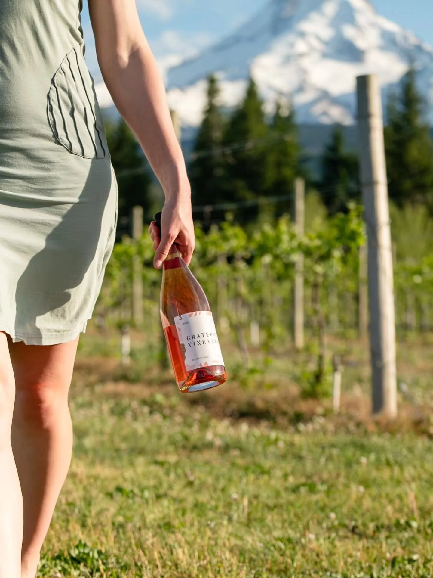 Wine Wednesday?! I'll take it! I used to live in Hood River for several years and still go visit regularly. One of my favorite spots in the valley to go have a glass, sit outside, and enjoy the views is at @gratefulvineyard! It's a stunning place and