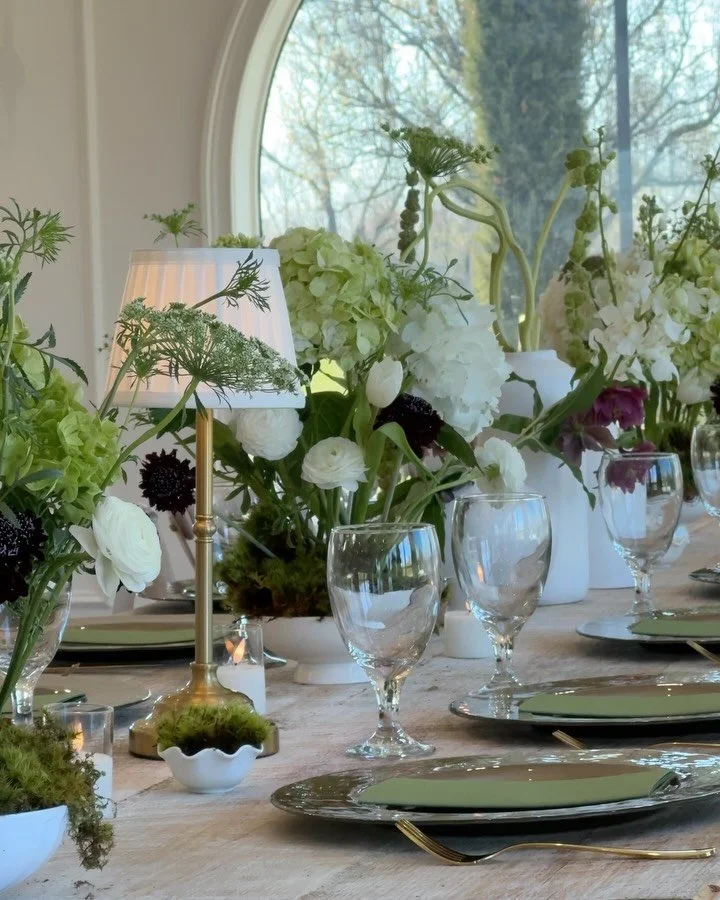 This warmer weather has us dreaming of spring weddings that are right around the corner! A little throwback to this gorgeous day at @blackberryridgega with @wild.magnolia.weddings and @christinsofka 💐