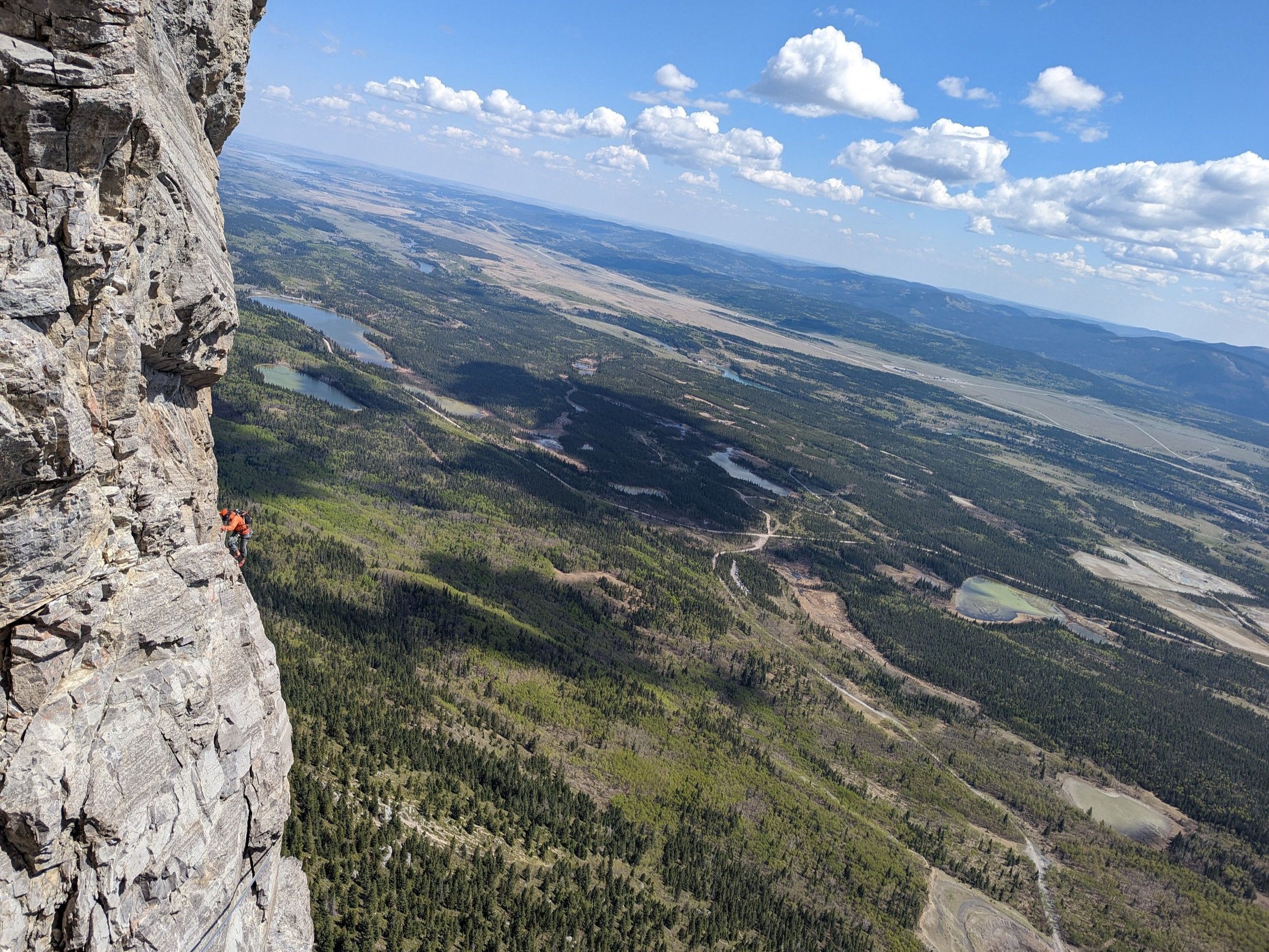 Yamnuska - Forbidden Corner (5.9+)