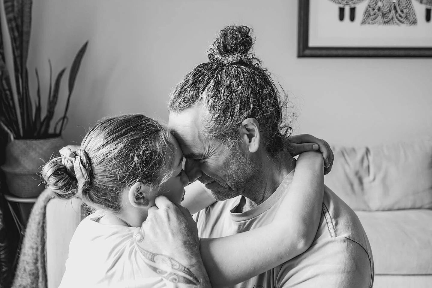 Father daugher in-home photo hongi smiling