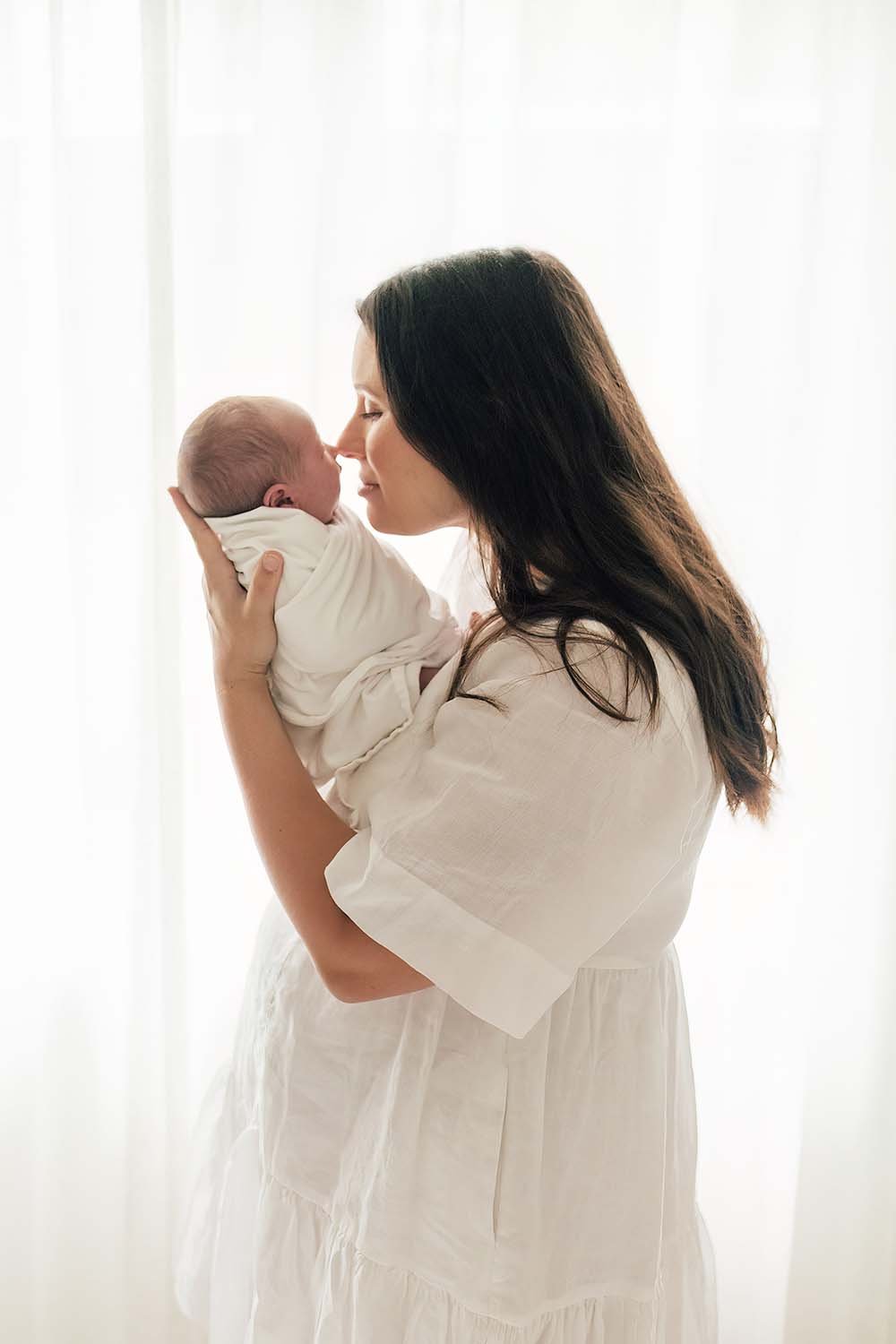Mother newborn photo at home in Kerikeri