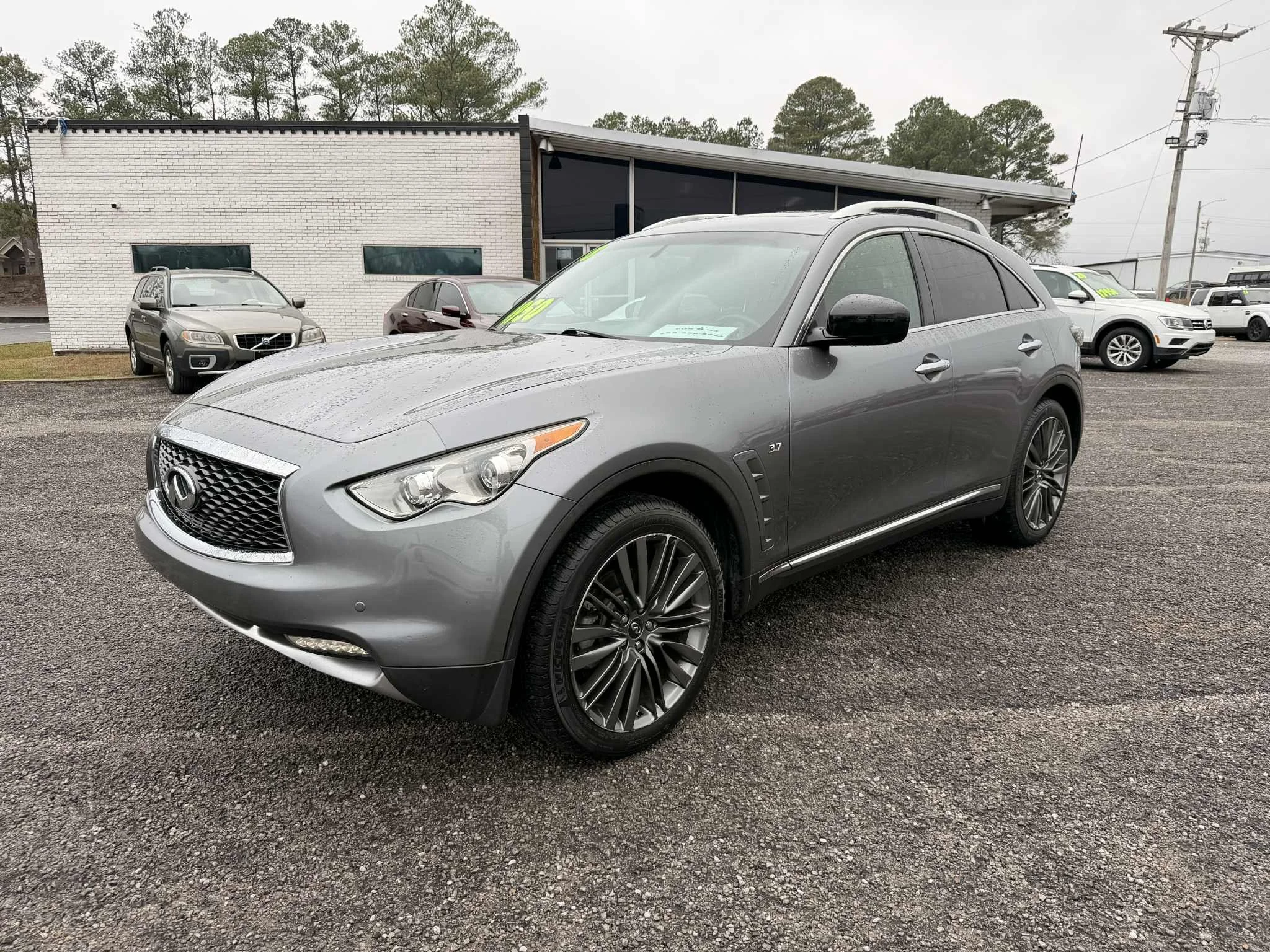 2017 INFINITI QX70