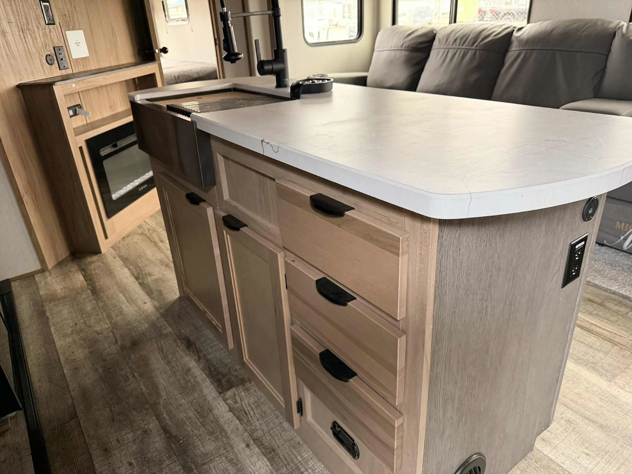 ebd08354-fe83-4417-bb6b-bd0d12281201.jfif