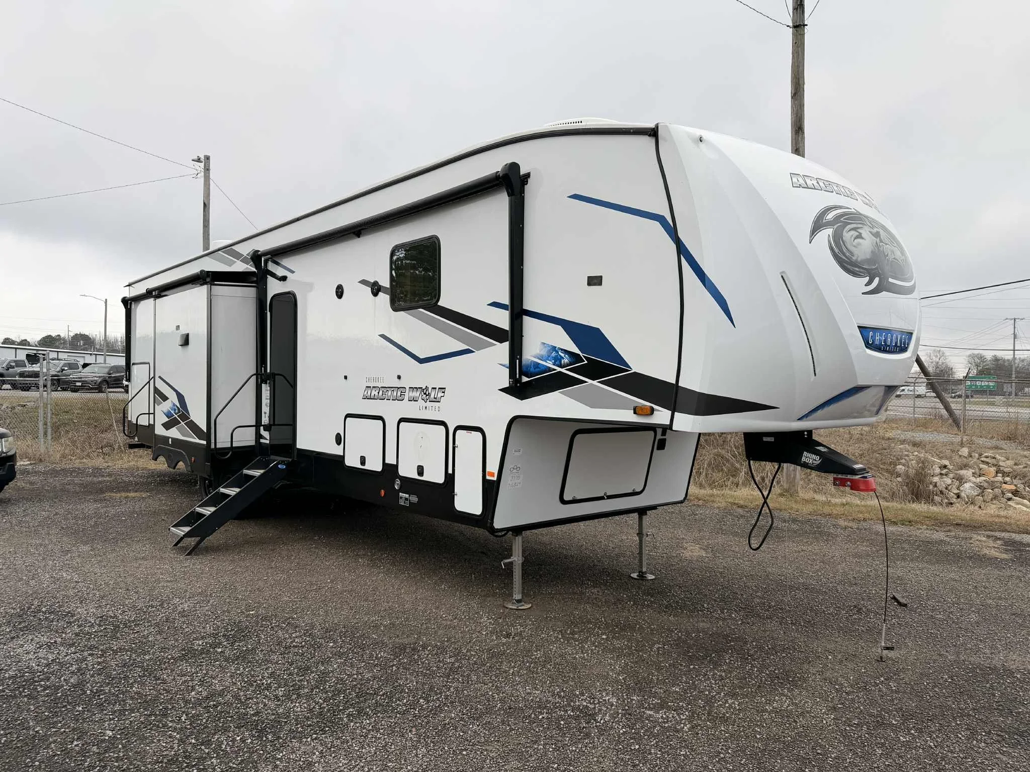 2024 Cherokee Arctic Wolf Camper