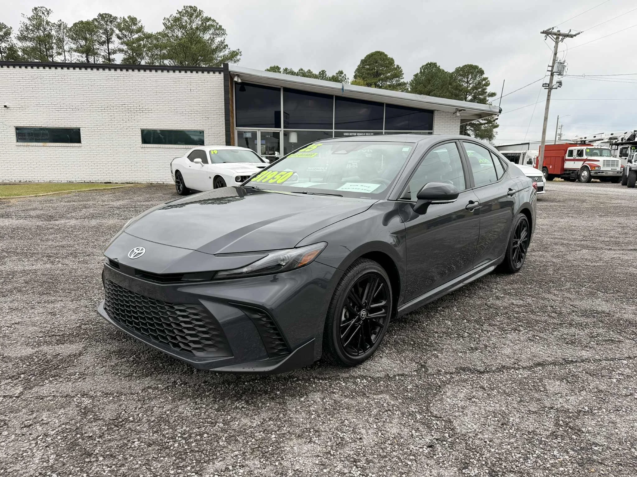 2025 Toyota Camry Hybrid SE