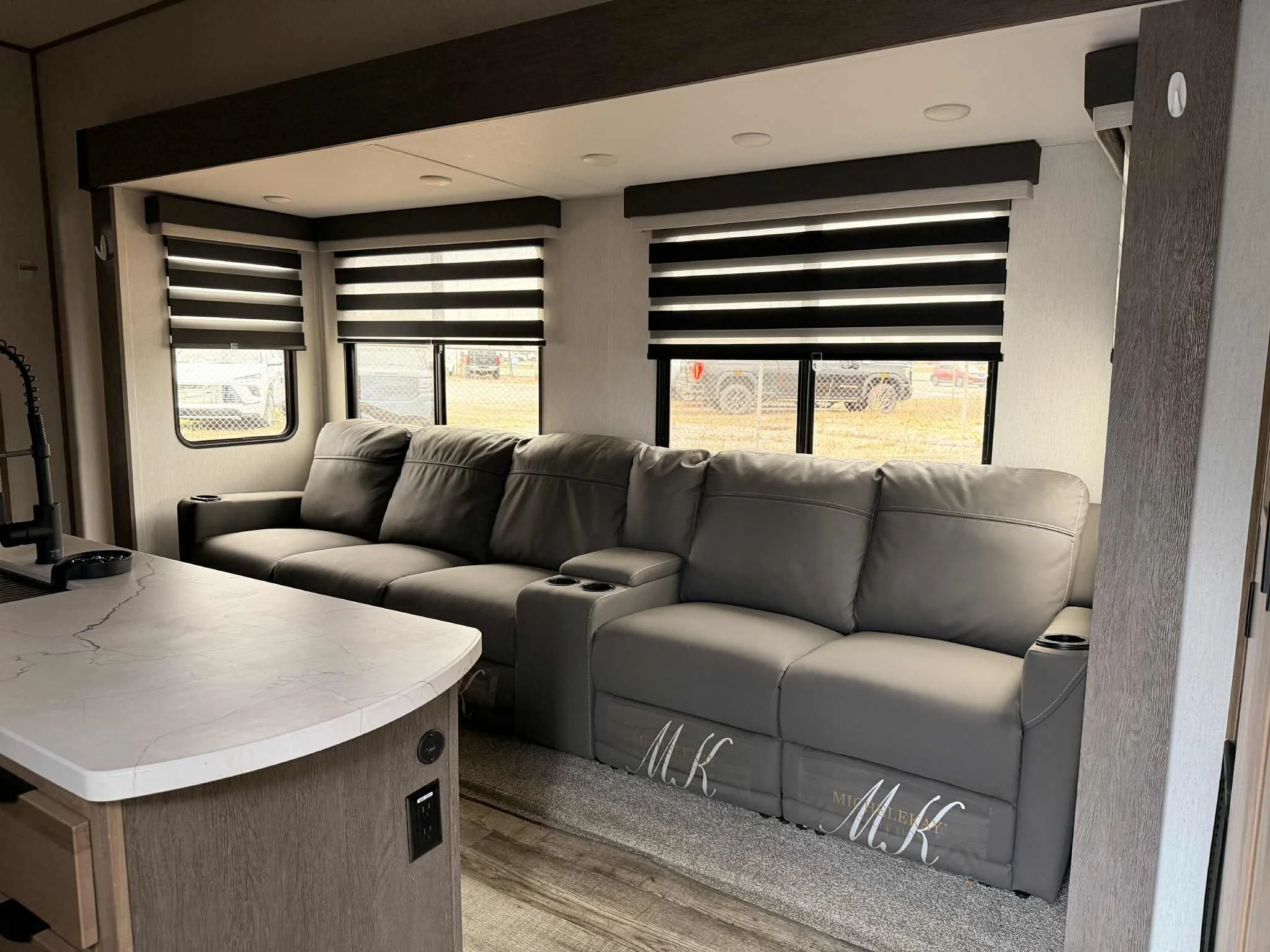 038322a4-e2f4-48a2-af14-c7ddd185bb98.jfif