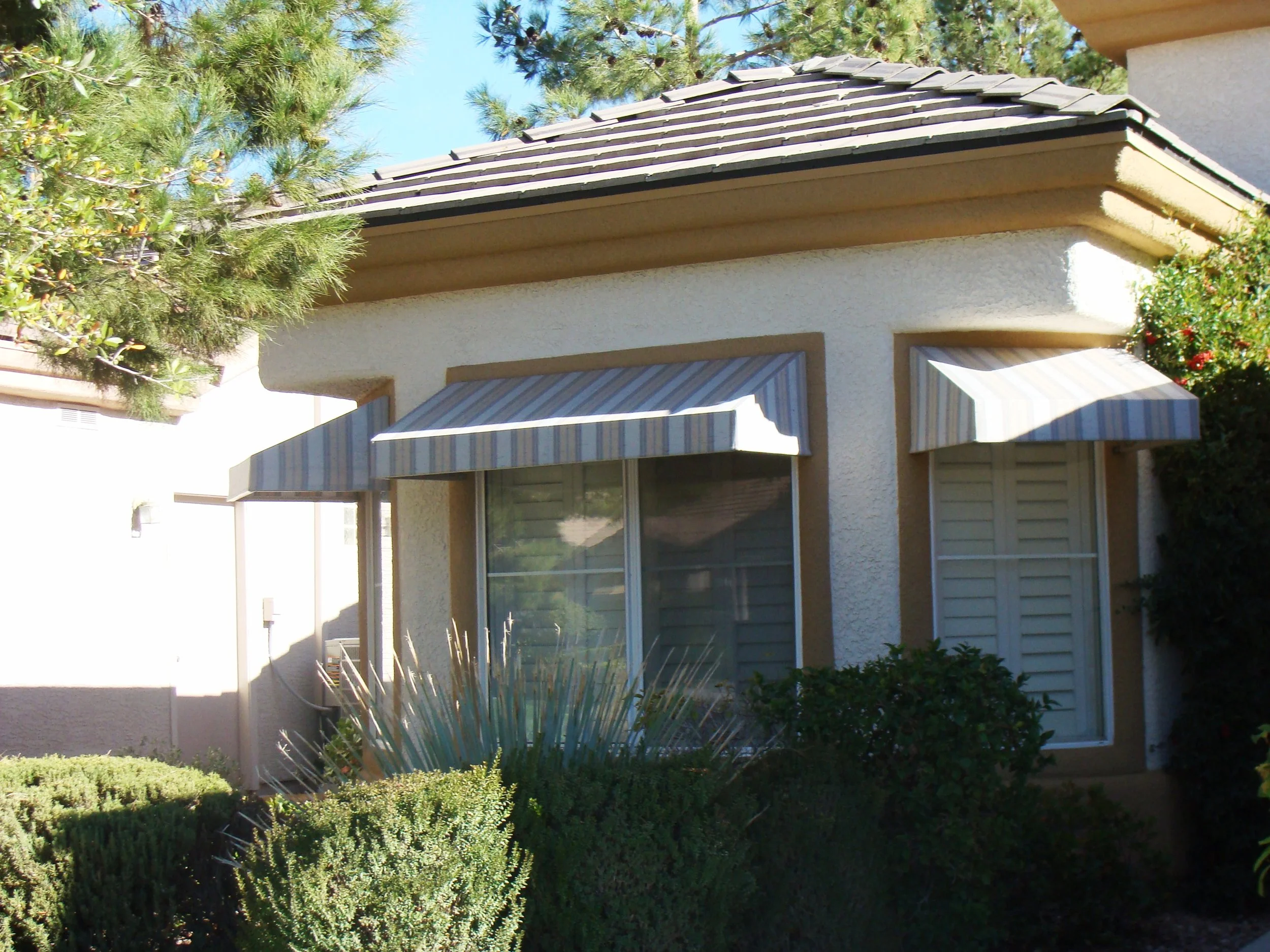 Residential Convex Awnings with hart Valance.JPG