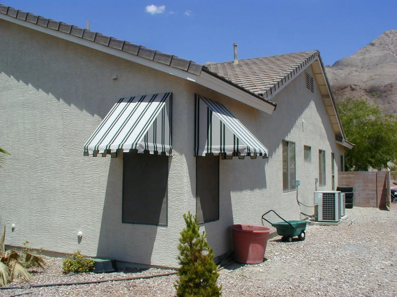 Residential Awning - Stripes w Valance.JPG
