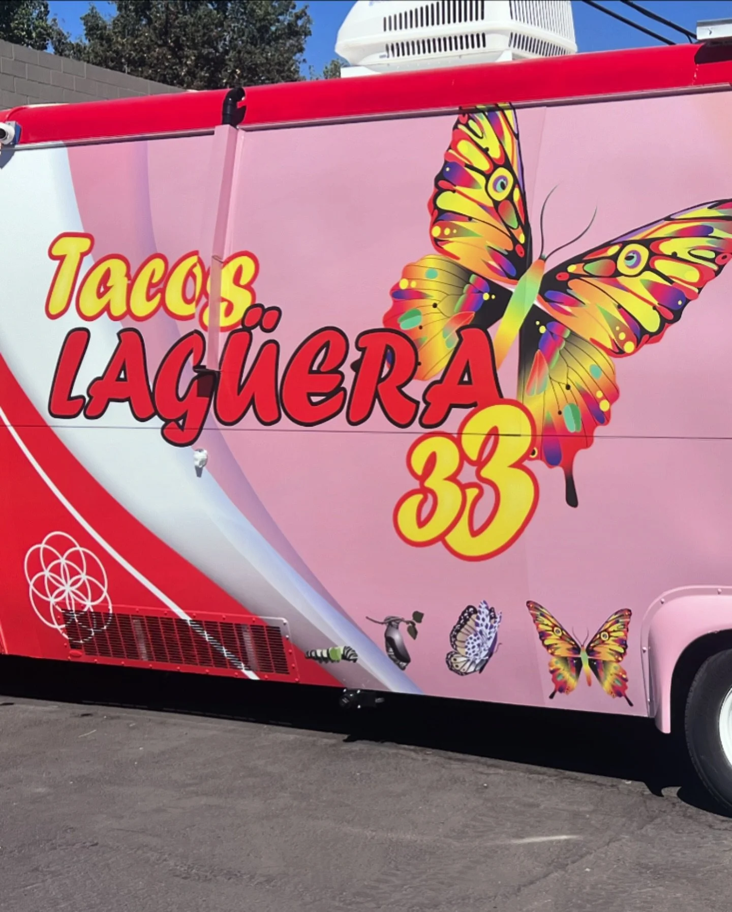 I would like to Welcome @laguera3313 to Paradise Plaza! Offering Delicious Mexican Food from Michoac&aacute;n, Mariscos, Hamburger and Hotdogs!