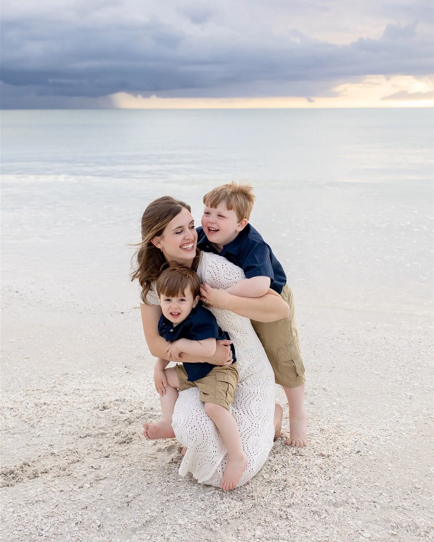 Summer is almost here and there&rsquo;s nothing more special than gathering the whole family together by the beach. 🤍

Extended family sessions hold such a unique kind of beauty&hellip; the laughter, the chaos, the quiet in-between moments, and the 