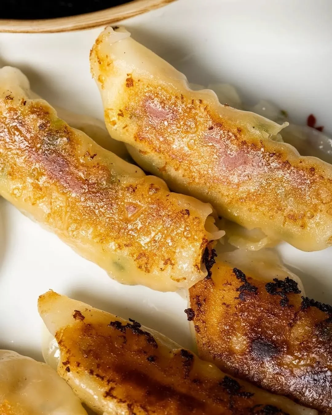 ポーク餃子
Pork Gyoza

A comfort classic worth coming back for.