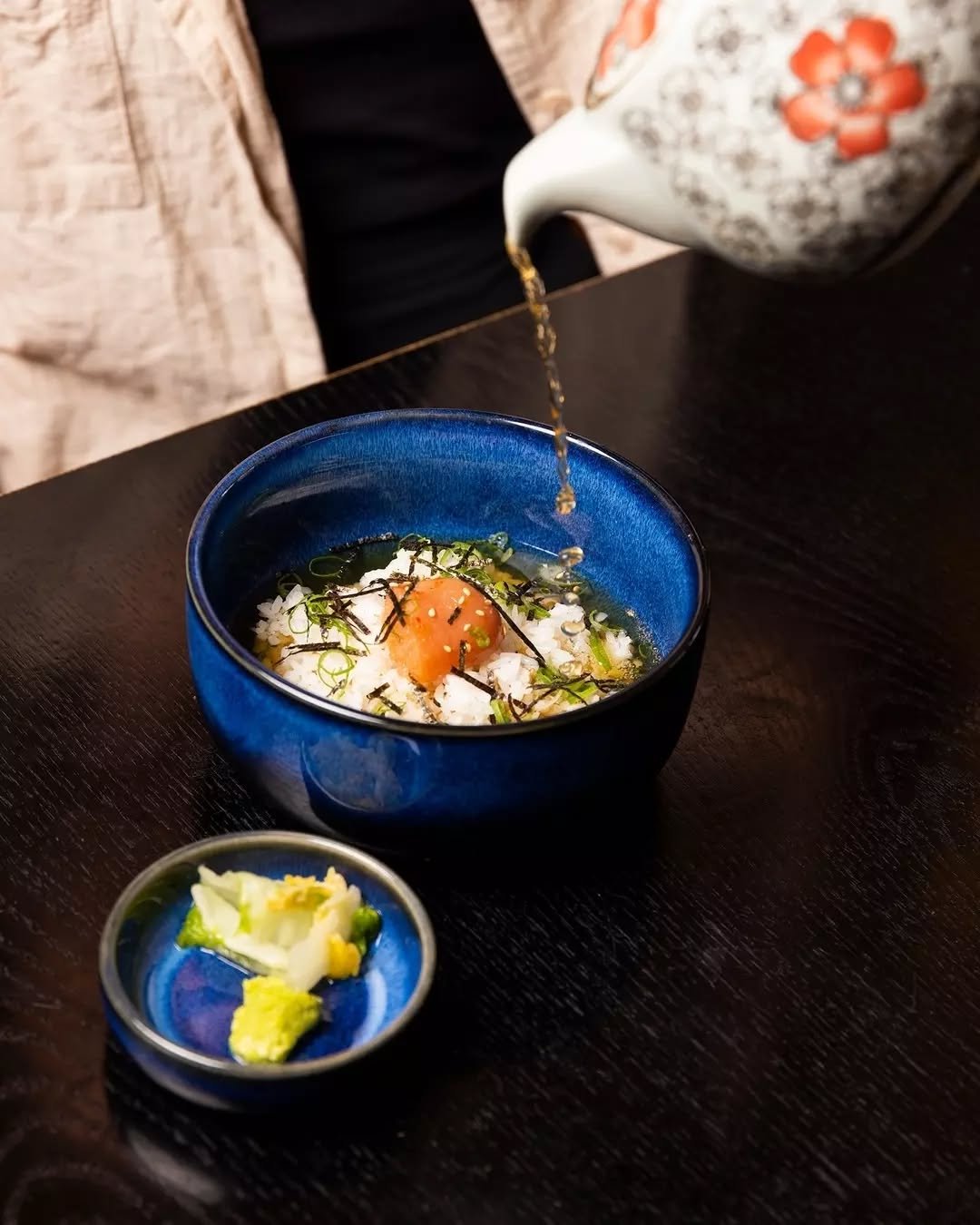 だし茶漬け
Dashi Chazuke Sake/Ume/Mentaiko

A comforting Japanese classic. Steamed rice gently soaked in hot dashi broth, finished with your choice of flaked salmon, pickled sour plum, or spicy cod roe.