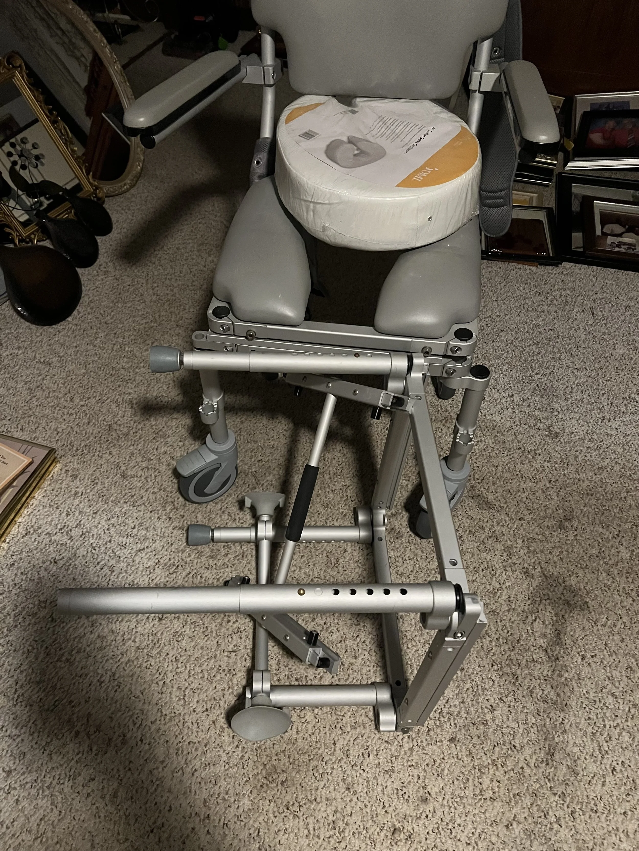 medical wheel chair for using bathroom