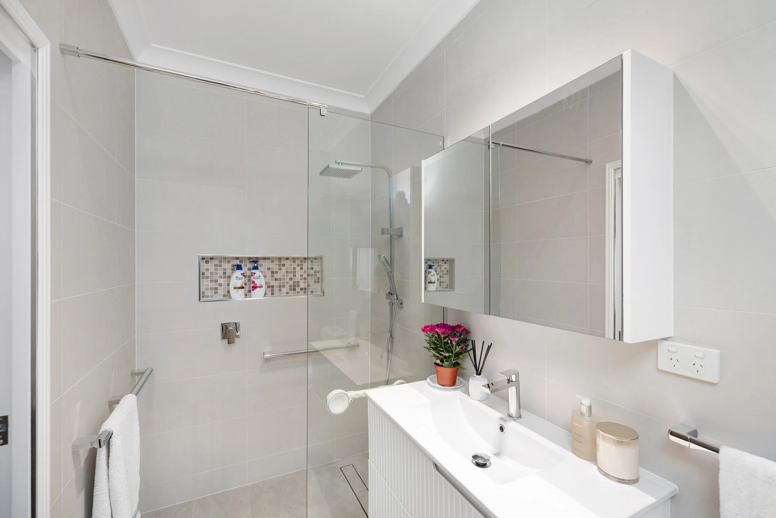 Eleni - Home Owner & ndis participants daughter testimonial image.jpg