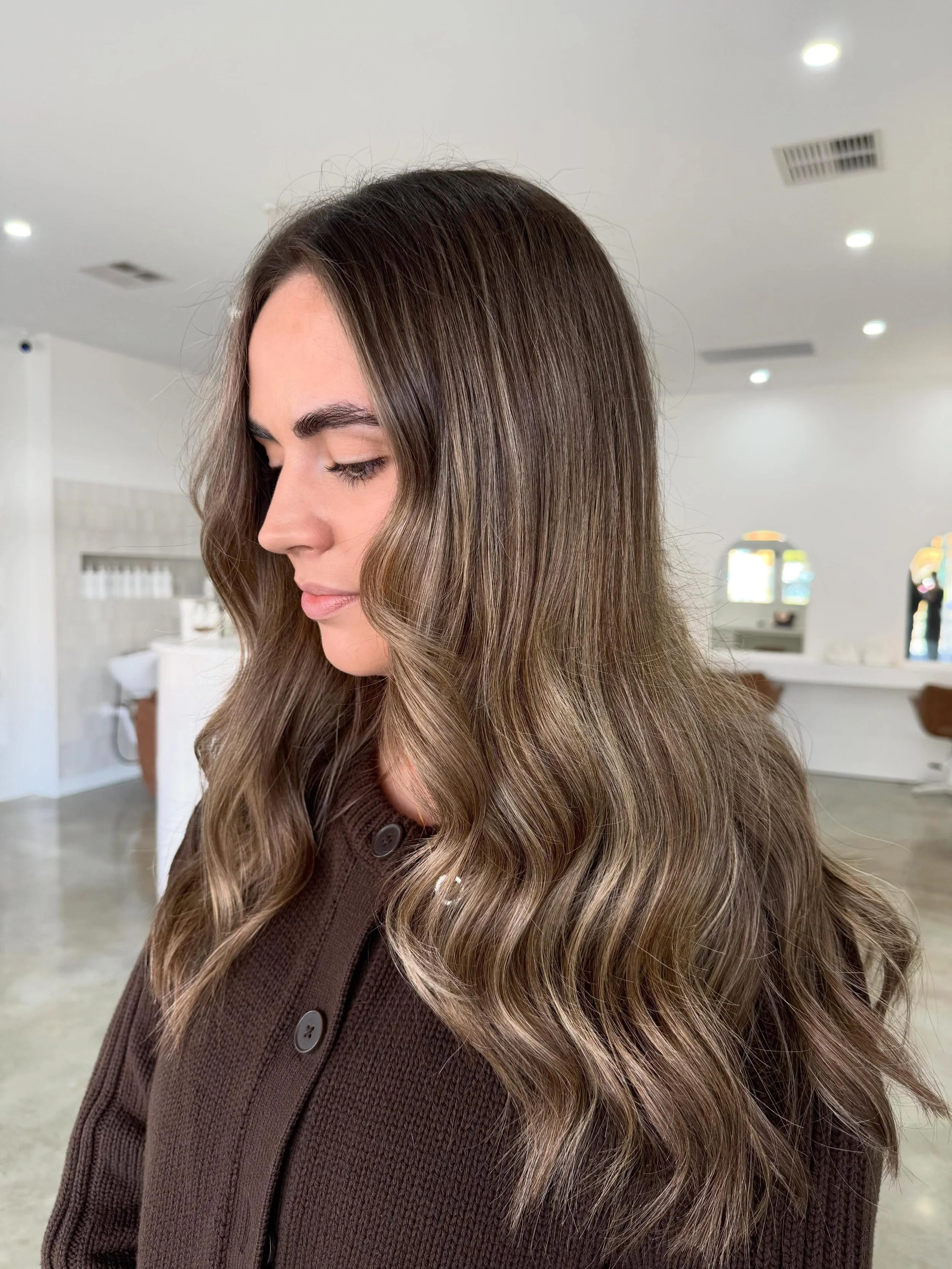 This blend🫠🥰

I forgot to take a before pic🫣 but let me just paint the picture, it had been a whole year since we did this colour last! That&rsquo;s my fav part about this colour - so low maintenance🙌🏼

#balayage #tatura #taturahairdresser #tatu