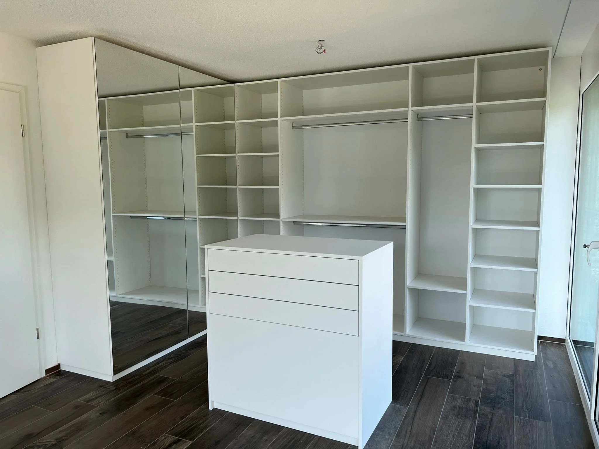 Begehbarer Kleiderschrank